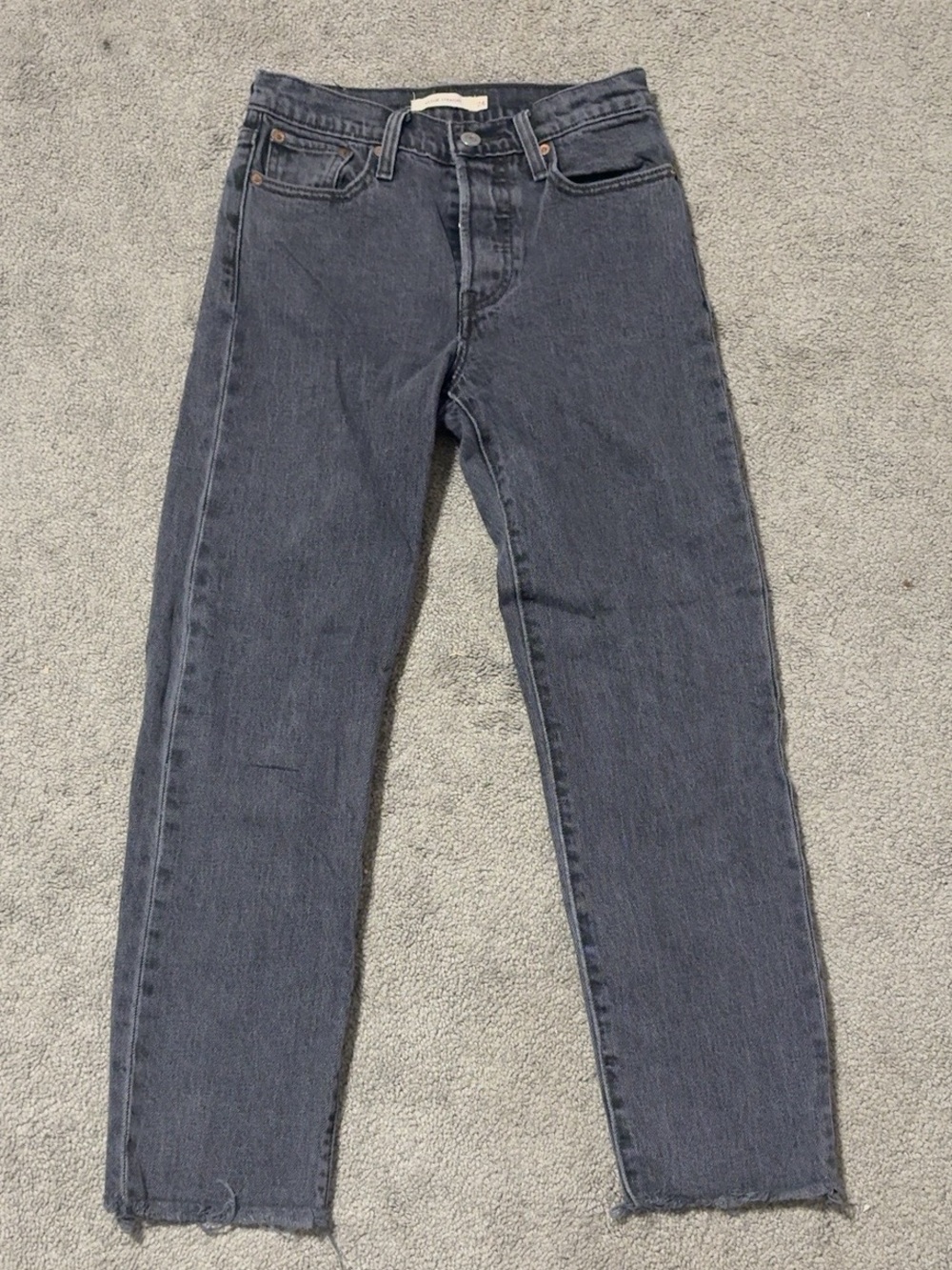 Levi’s Wedgie Straight Jeans 24 Washed Black Raw Hem